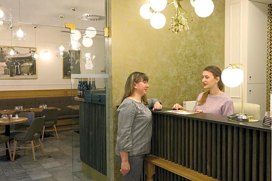 U Stare Pani - At the Old Lady Hotel