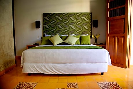 SINGLE DELUXE KING BED