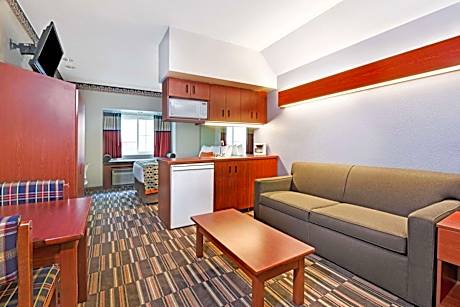 Queen Suite with Disability Access - Non-Smoking/Pet Friendly