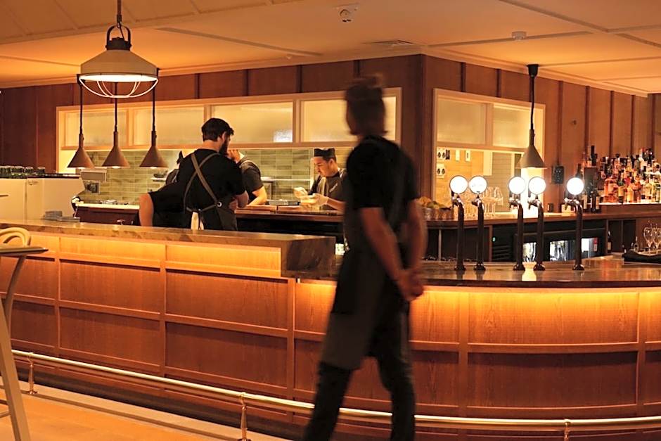 Suncourt Hotel & Conference Centre