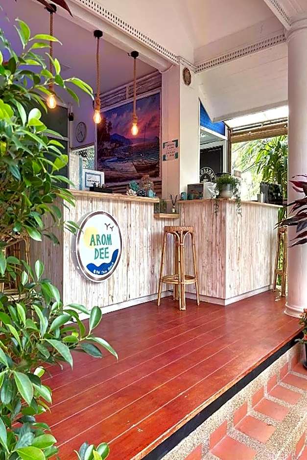 Aromdee @Naithon Beach