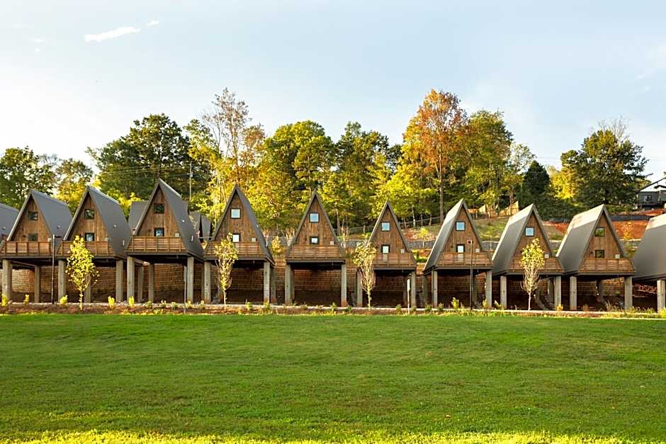 Wrong Way River Lodge & Cabins