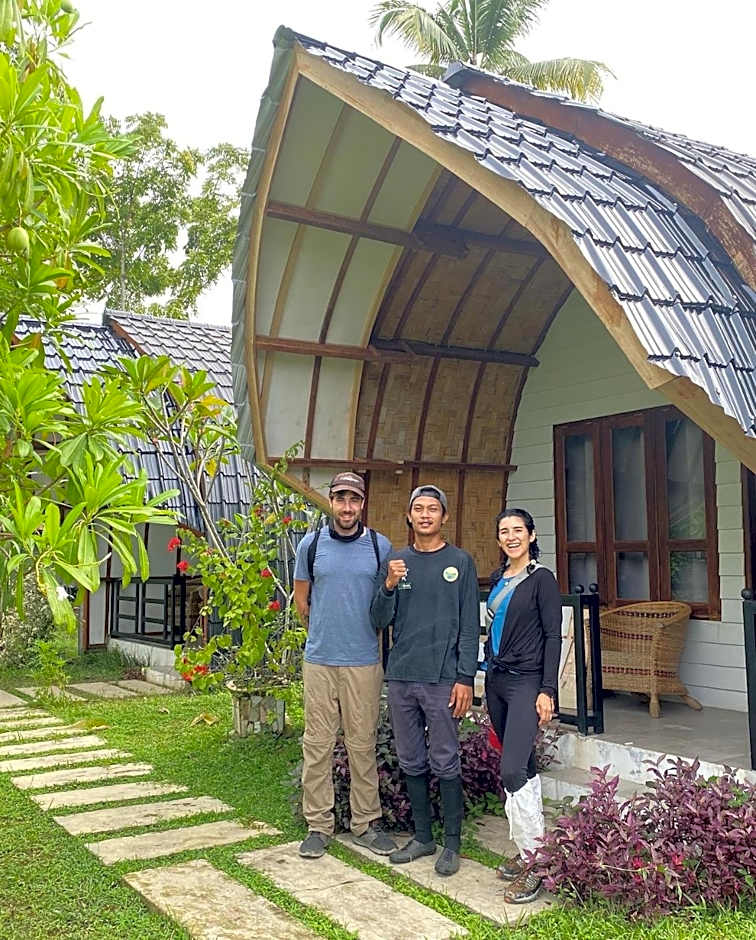 Gino's Place - Guest House & Jungle Trekking
