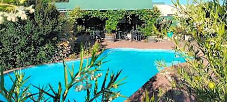 Commodore Court Motel