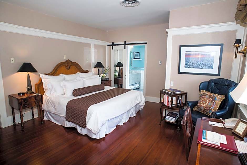 Photo 1 of 8 of Guestroom