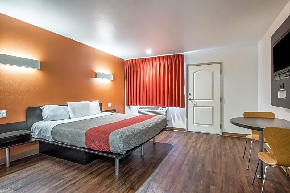 Motel 6 Oceanside Marina
