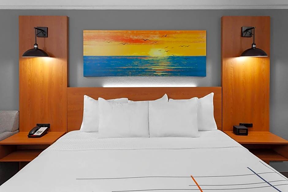 La Quinta Inn & Suites by Wyndham Champaign