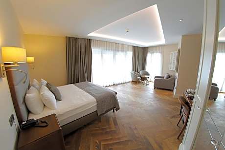 Deluxe Junior Suite with Hot Tub and Private Terrace