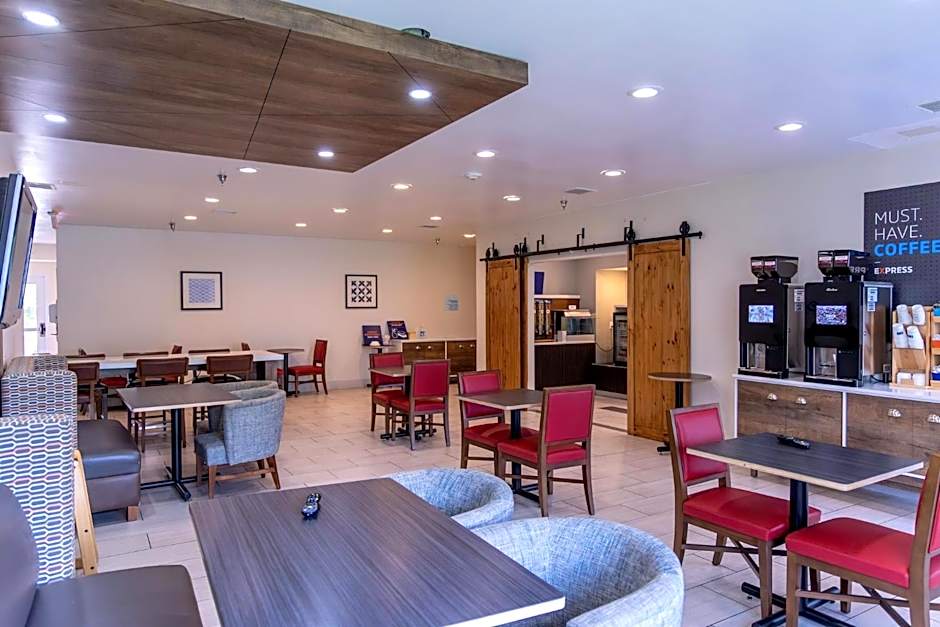 Holiday Inn Express Hotel & Suites Torrington By IHG