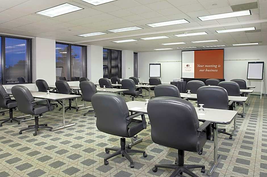 DoubleTree By Hilton Guest Suites & Conf. Center Chicago Downers Grove