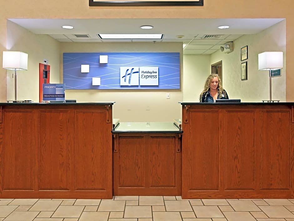Holiday Inn Express Hotel & Suites Harrison