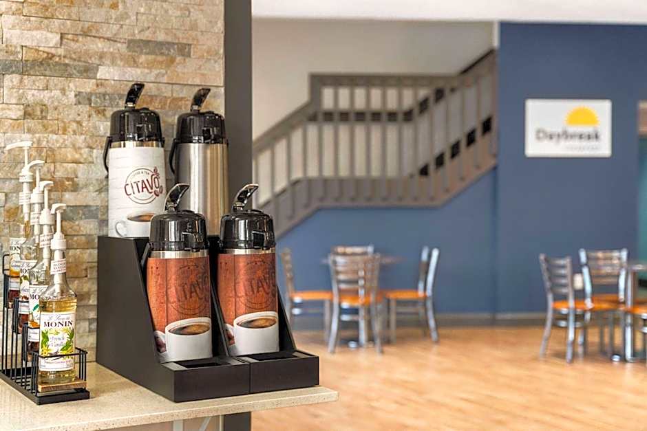 Days Inn & Suites by Wyndham Lancaster Amish Country