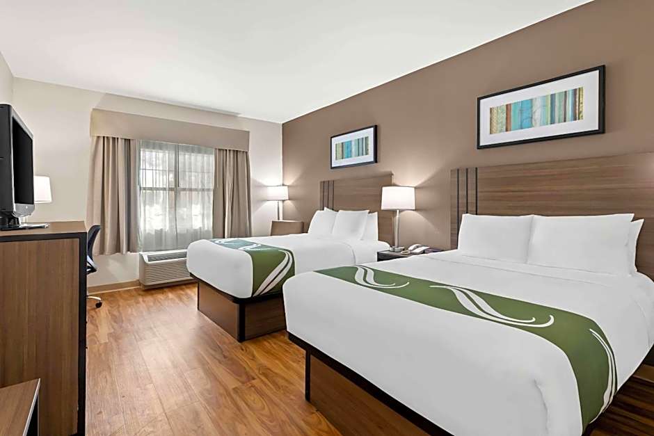 Quality Inn Fayetteville Near Historic Downtown Square