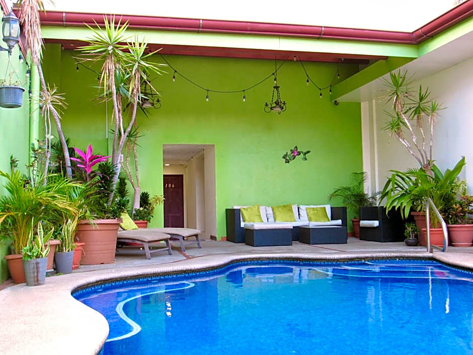 Hotel La Guaria Inn & Suites