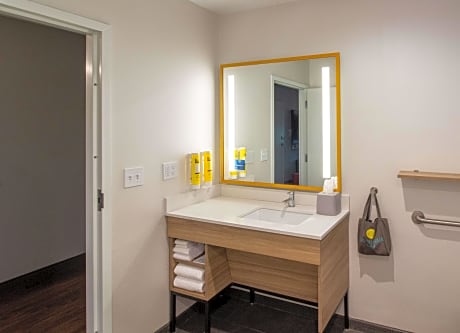 1 King Mobility Accessible With Tub