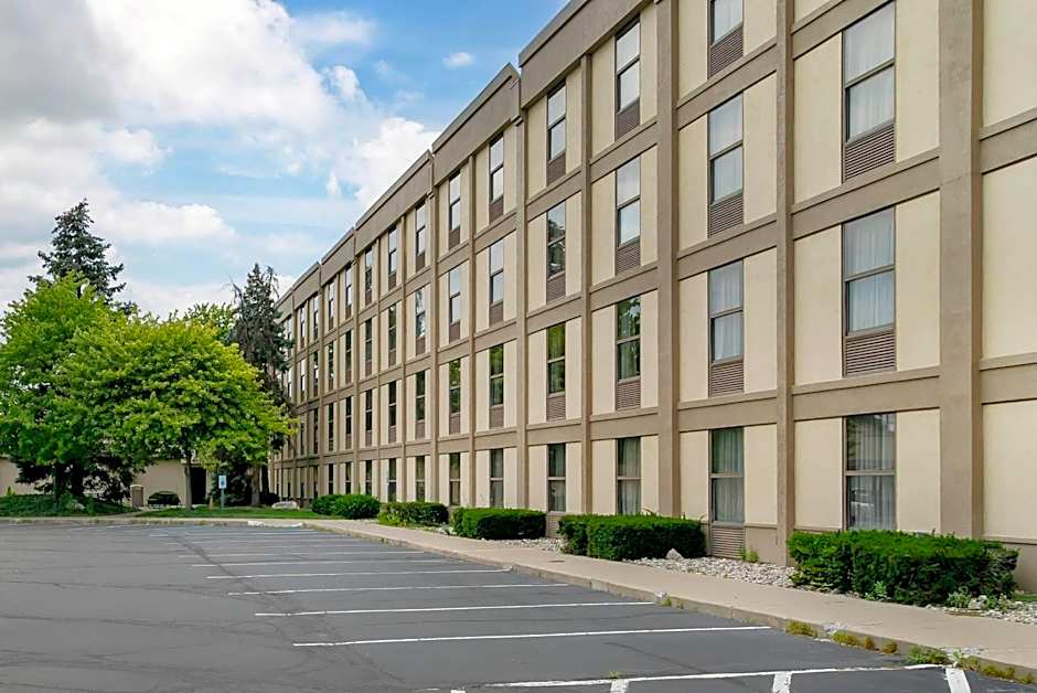 Quality Inn & Suites Monroe