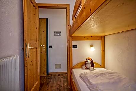 One-Bedroom Apartment (4 Adults)