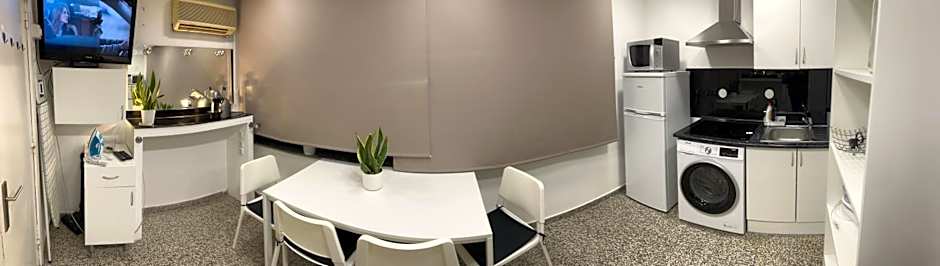 Modern Room with Indoor Shower Near the River - Quarto Moderno com Duche interior Próximo da Ribeira