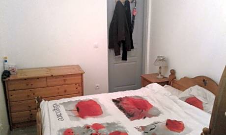 Apartment With Shared Bathroom