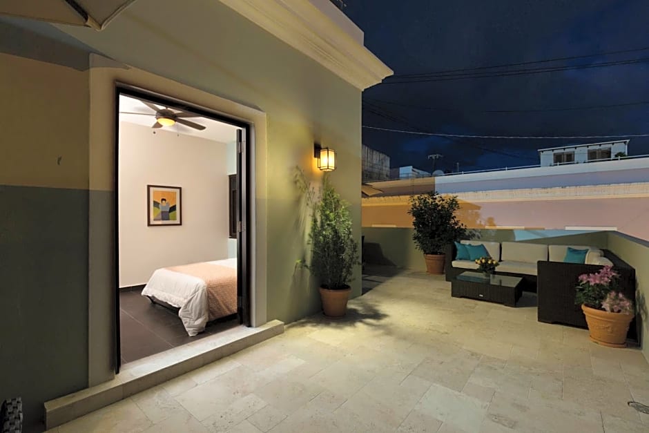 Decanter Hotel