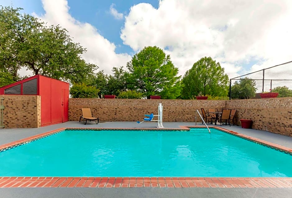 Hawthorn Extended Stay by Wyndham Richardson