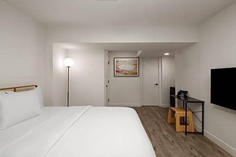 Queen Room - Non-Smoking