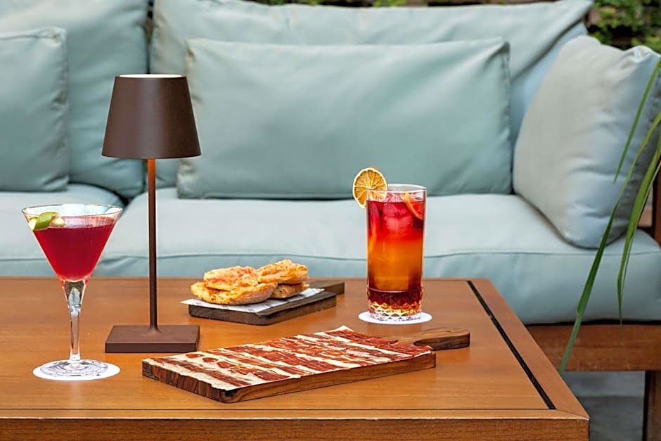 Alexandra Barcelona Hotel, Curio Collection by Hilton