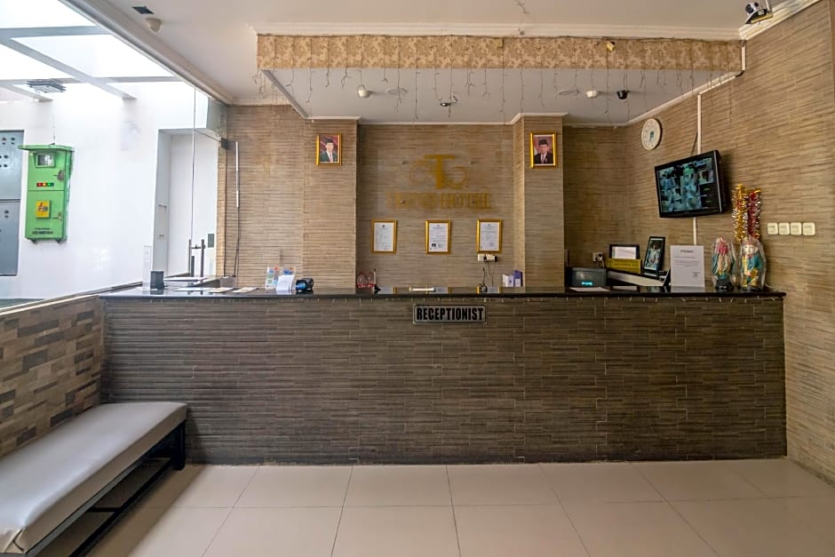 RedDoorz near RS Husada