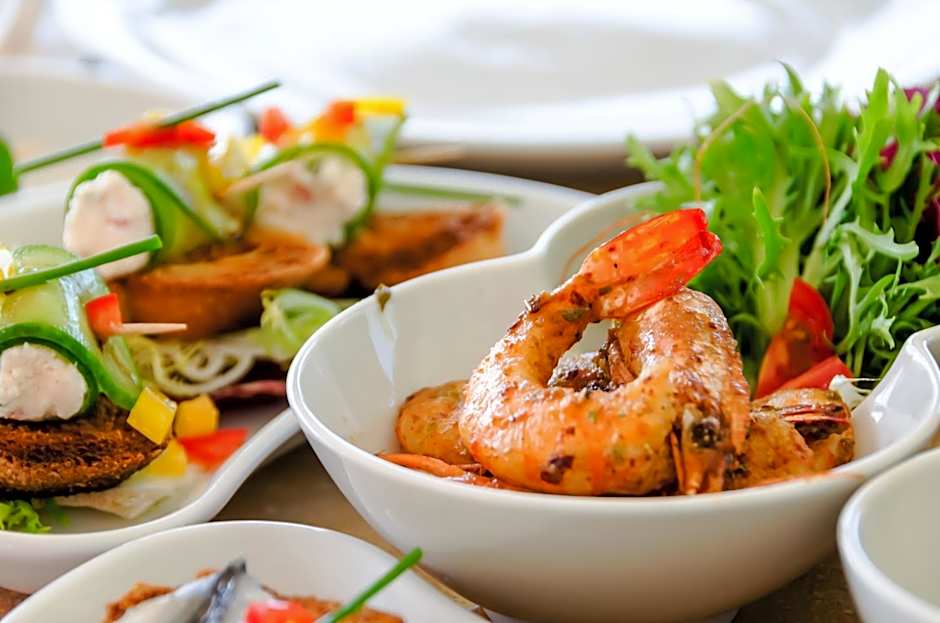 4reasons hotel + bistro | 12+