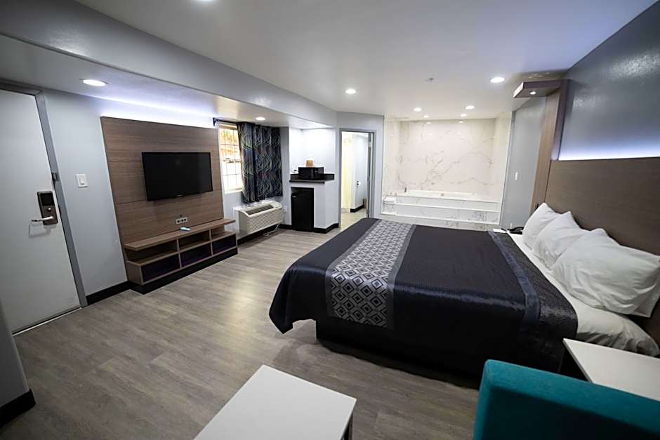 Express Inn & Suites