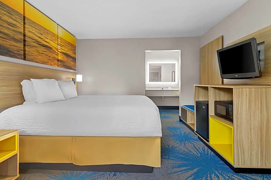 Days Inn by Wyndham Ocean Springs