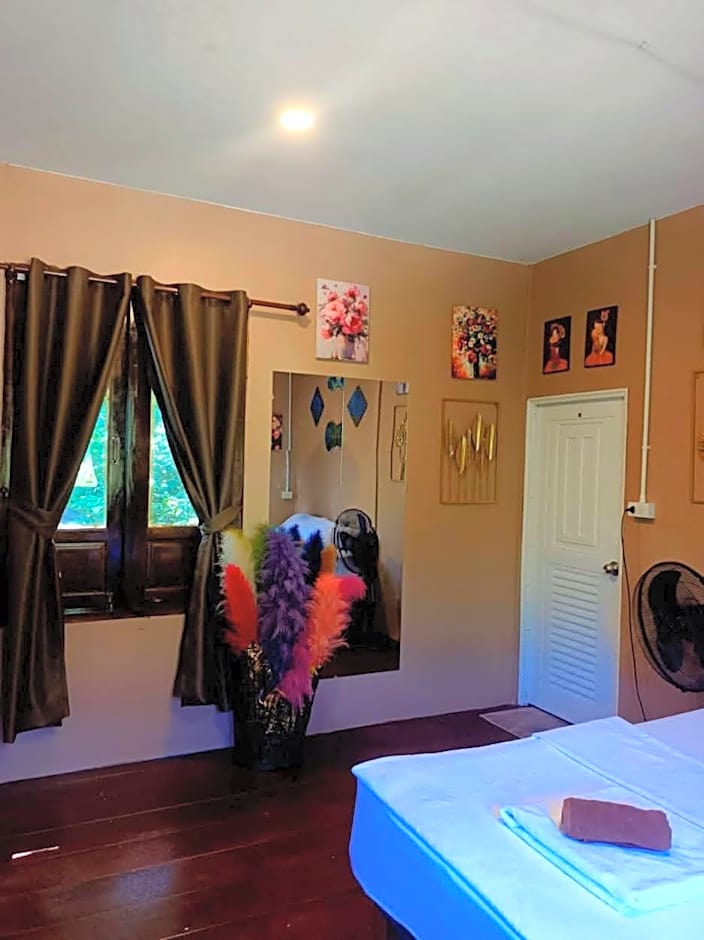 Thip Bungalow