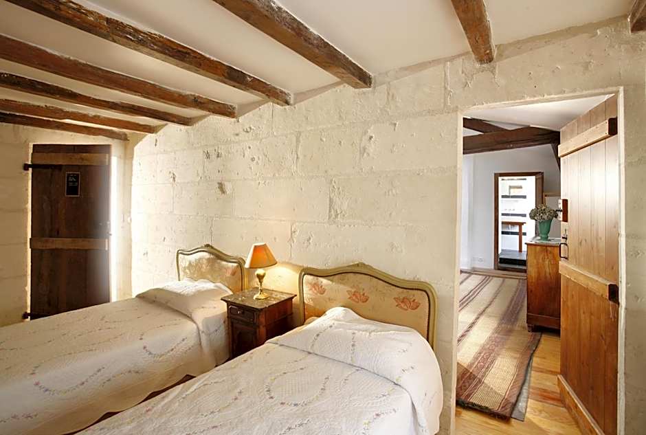 La Porte Rouge - The Red Door Inn