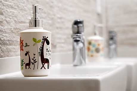 Basic Triple Room with Shared Bathroom