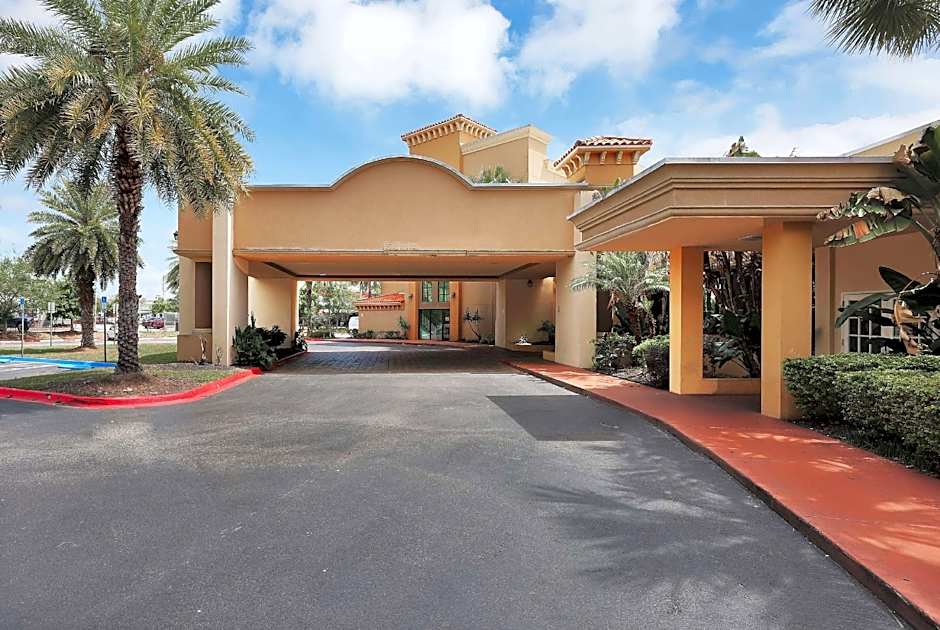 Ramada by Wyndham Jacksonville I-95 by Butler Blvd – Jacksonville, FL