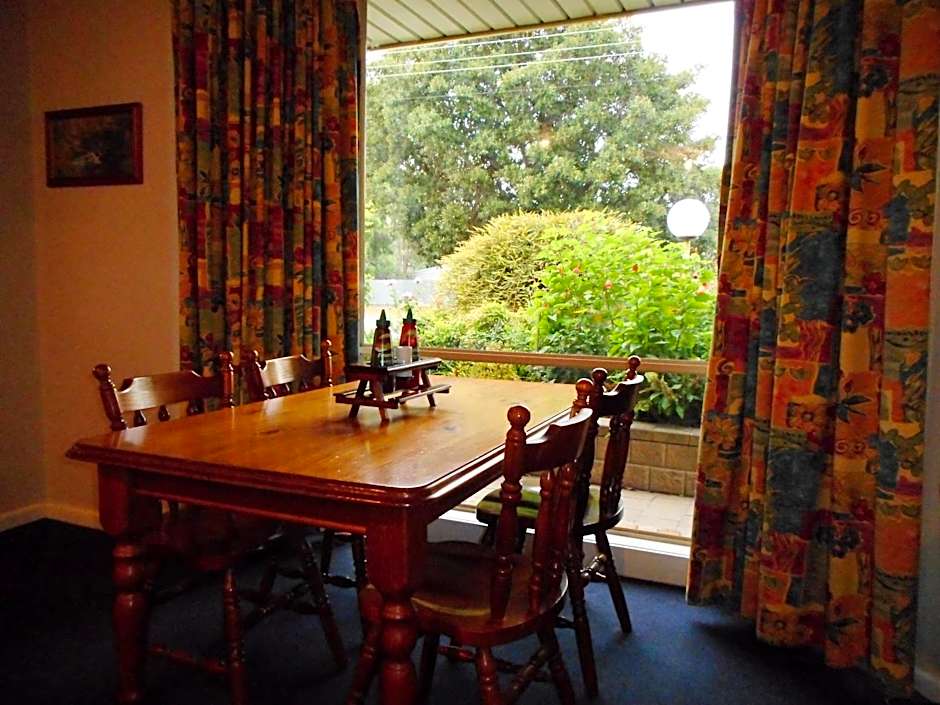 Acacia Rose Motor Inn