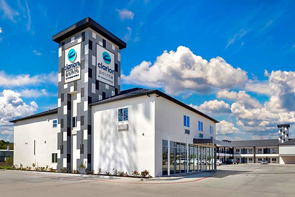 Foto 1 di 11 di Clarion Pointe Spring - Houston North
