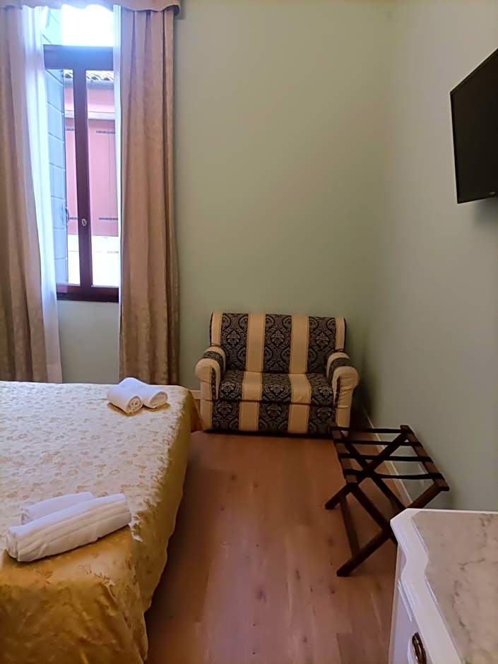 Palazzo Lion Morosini - Check in presso Locanda Ai Santi Apostoli