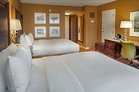 Queen Room with Two Queen Beds and Bath Tub - Mobility Accessible