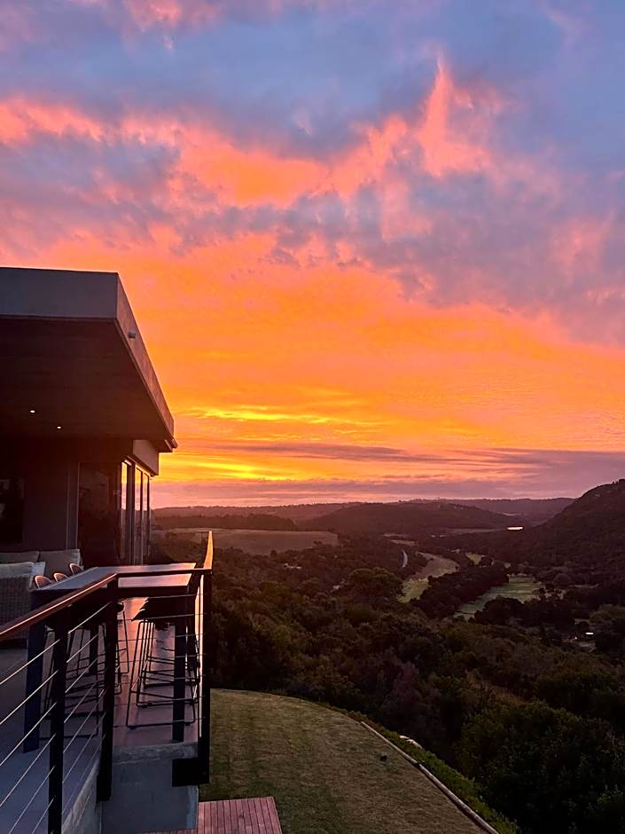 Villa Pacifico - 4BR Hilltop Lux Pool & View