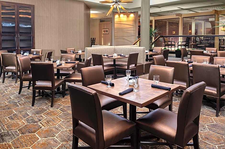 DoubleTree By Hilton Kansas City Overland Park