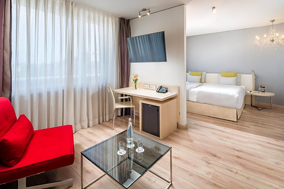 Photo 1 of 4 of Junior Suite