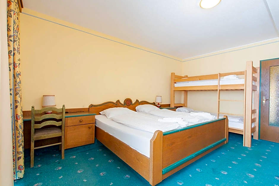 Mountain Hotel & Hostel