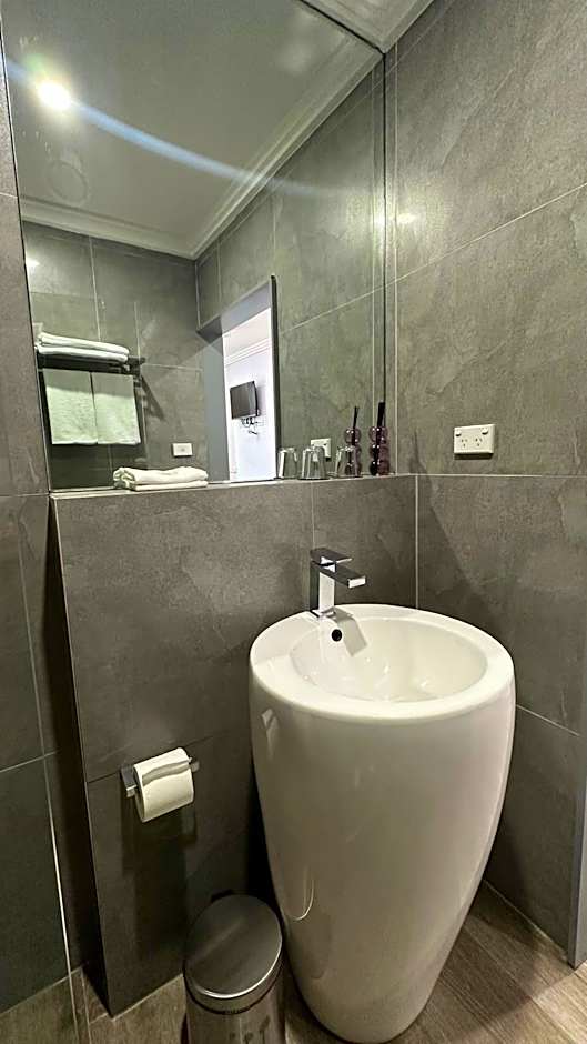 Sydney RiseOn Hotel