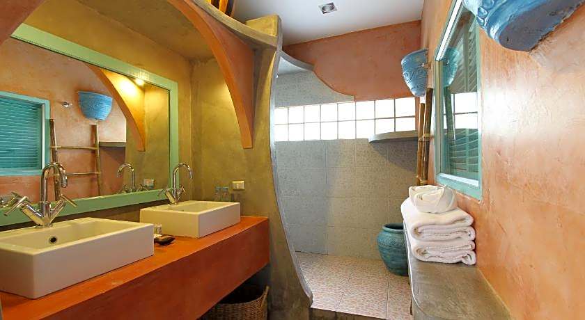 Pandora Lifestyle Hotel