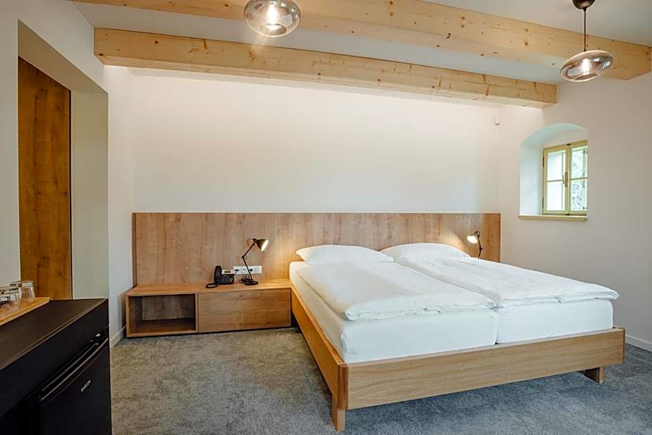 Resla Residence I, II, & Wellness