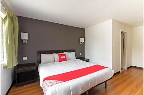 Premium King Bed with Kitchenette