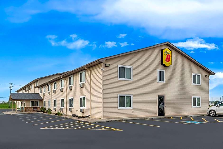 Super 8 by Wyndham Council Bluffs IA Omaha NE Area