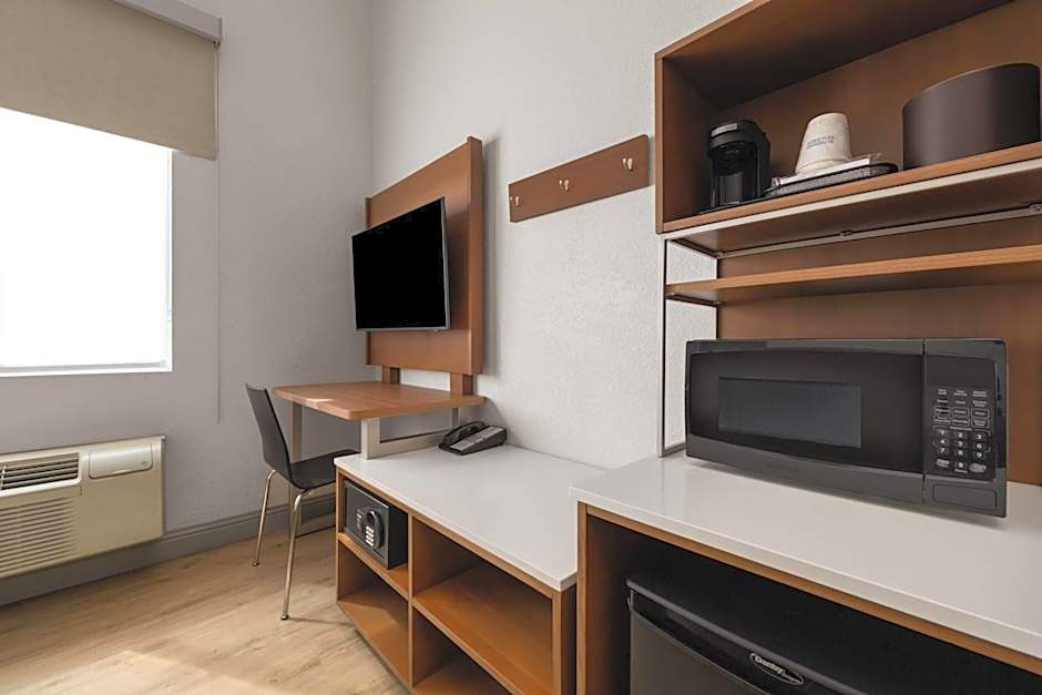 Super 8 by Wyndham Fort Bragg