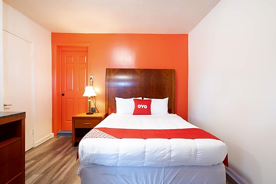 Photo 1 of 4 of 1 Queen Bed